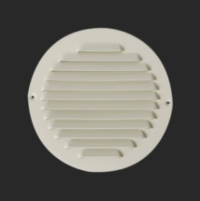 Hvor skal ventilasjonsåpninger på badet installeres og hva er dimensjonene?